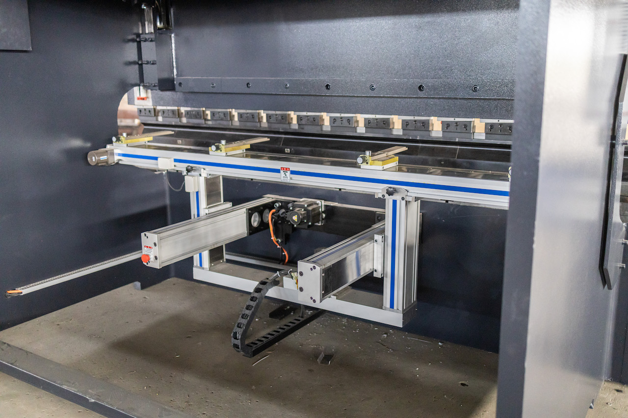 100t Hydraulic Cnc Brake Press Crowning Cnc Press Brake Delem Pressa Freno Idraulica Cnc 100t Bombatura Pressa Freno Cnc Delem