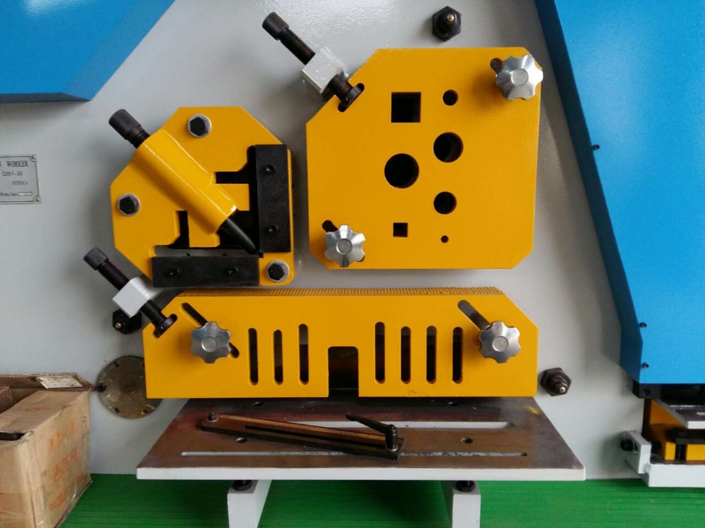 110 Ton Metal Sheet Press Corner Cutting Hydraulic Ironworker Machine Macchina idraulica per il taglio di angoli della pressa della lamiera da 110 tonnellate