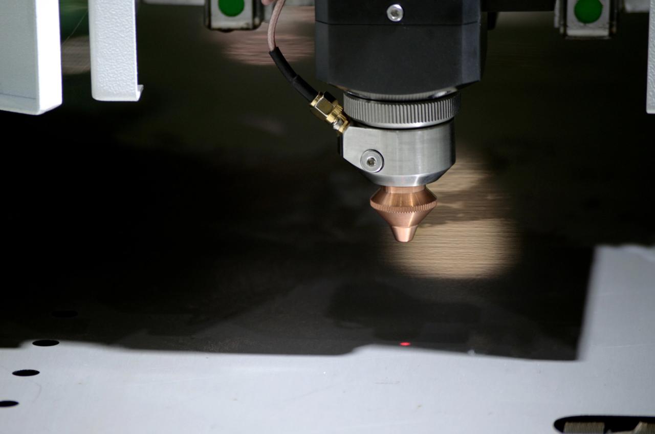 1500*3000mm 500w Racuys Or Ipg Fiber Laser Cutting Machine 1500*3000mm 500w Racuys o tagliatrice laser a fibra Ipg