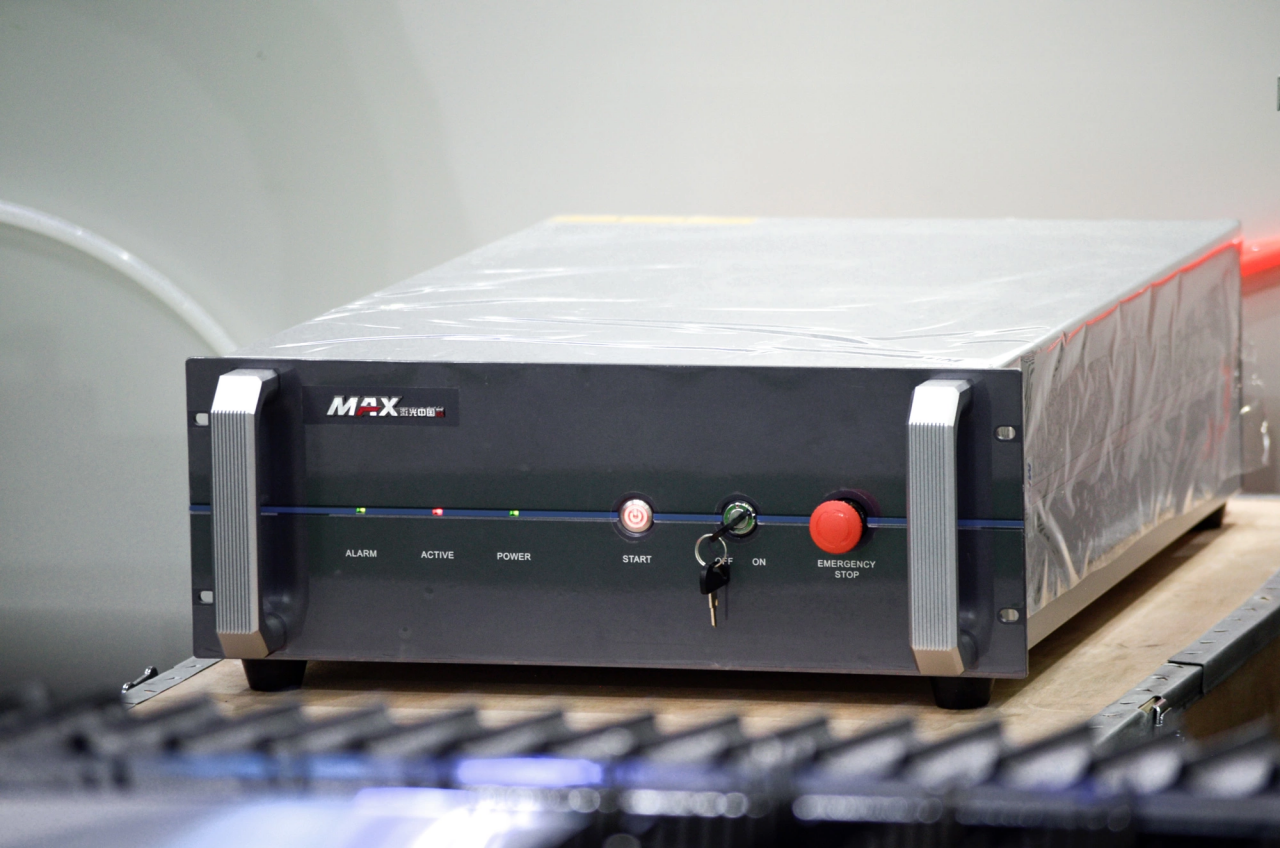 1500*3000mm 500w Racuys Or Ipg Fiber Laser Cutting Machine 1500*3000mm 500w Racuys o tagliatrice laser a fibra Ipg