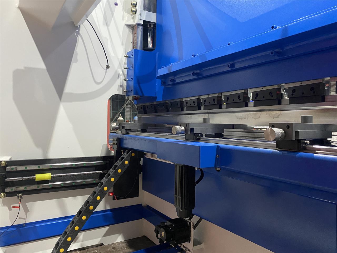 160t-4000 4-axis Cnc Hydraulic Bending Machine Press Brake Pressa piegatrice idraulica CNC a 4 assi 160t-4000