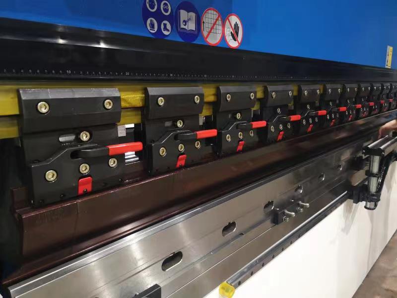 160t-4000 4-axis Cnc Hydraulic Bending Machine Press Brake Pressa piegatrice idraulica CNC a 4 assi 160t-4000