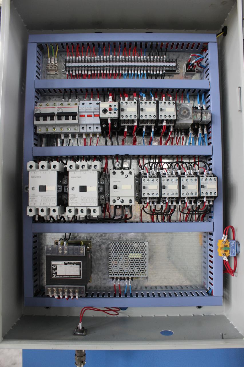 Cesoia idraulica per trave oscillante NC da 2,5 m di lunghezza