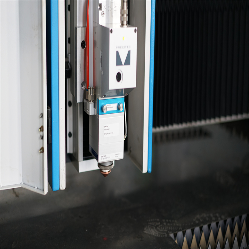 Macchina da taglio laser in fibra di lamiera cnc con taglierina laser in metallo 2000w
