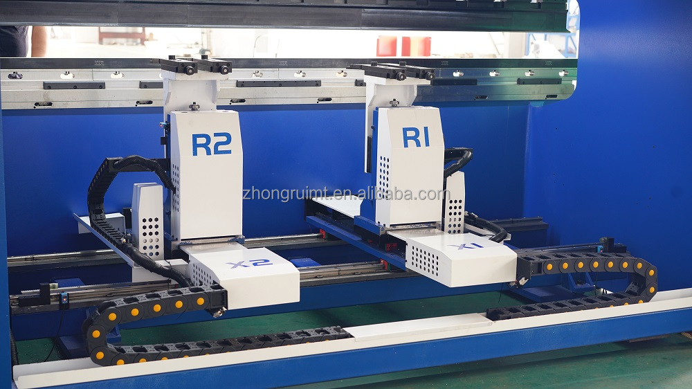 200t 300t Standard Industrial Press Brake Cnc Hydraulic Press Brake Machine 200t 300t Pressa piegatrice industriale standard CNC Pressa piegatrice idraulica
