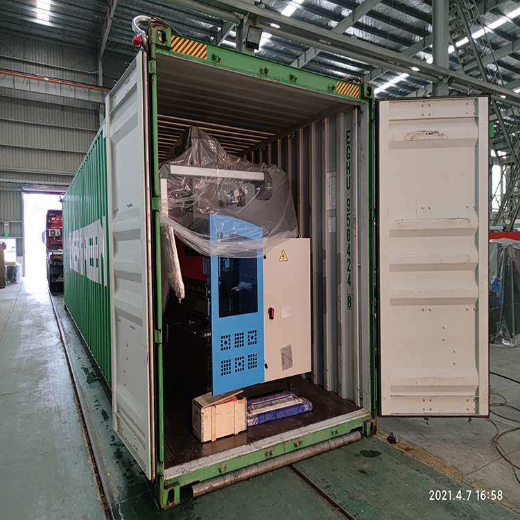 Pressa idraulica da 300 t/4000