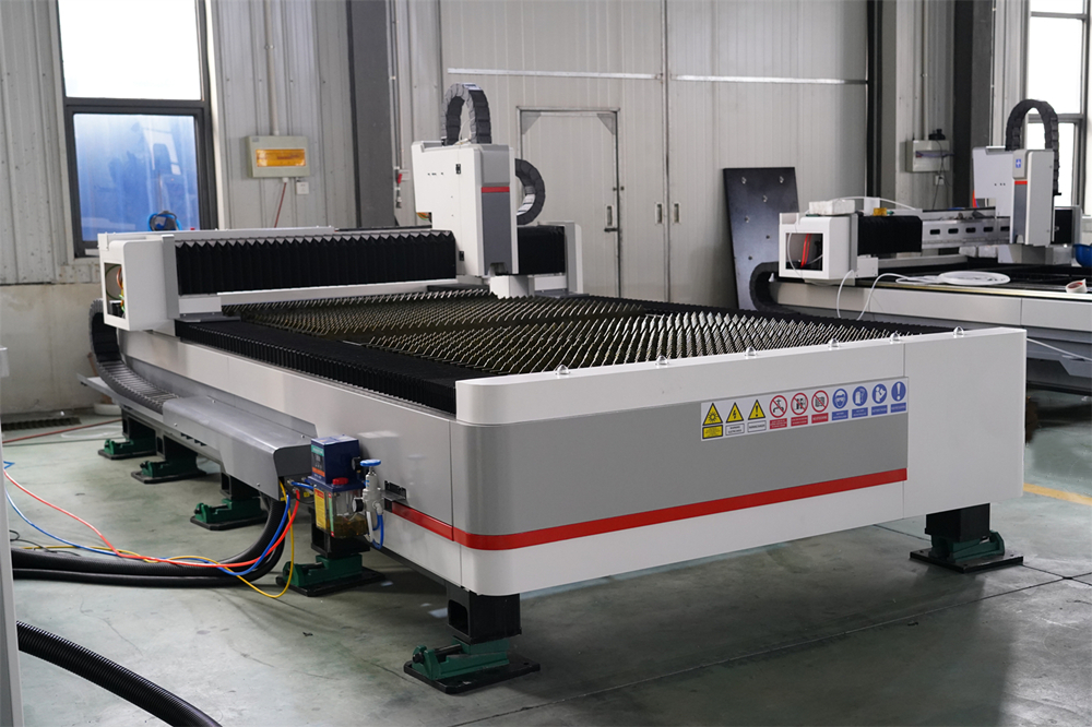 3015 4kw 1kw 2kw 3kw Stainless Steel Cnc Fiber Laser Cutting Machine Tagliatrice del laser della fibra di CNC dell'acciaio inossidabile 3015 4kw 1kw 2kw 3kw