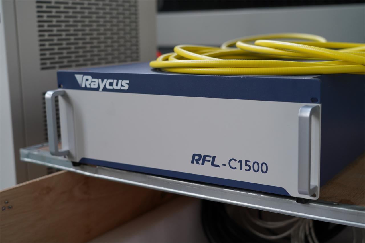 3015 4kw 1kw 2kw 3kw Stainless Steel Cnc Fiber Laser Cutting Machine Tagliatrice del laser della fibra di CNC dell'acciaio inossidabile 3015 4kw 1kw 2kw 3kw