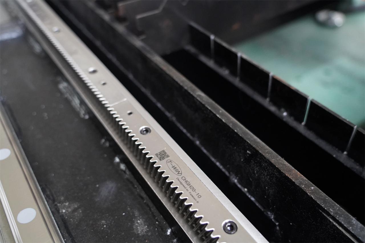 3015 4kw 1kw 2kw 3kw Stainless Steel Cnc Fiber Laser Cutting Machine Tagliatrice del laser della fibra di CNC dell'acciaio inossidabile 3015 4kw 1kw 2kw 3kw