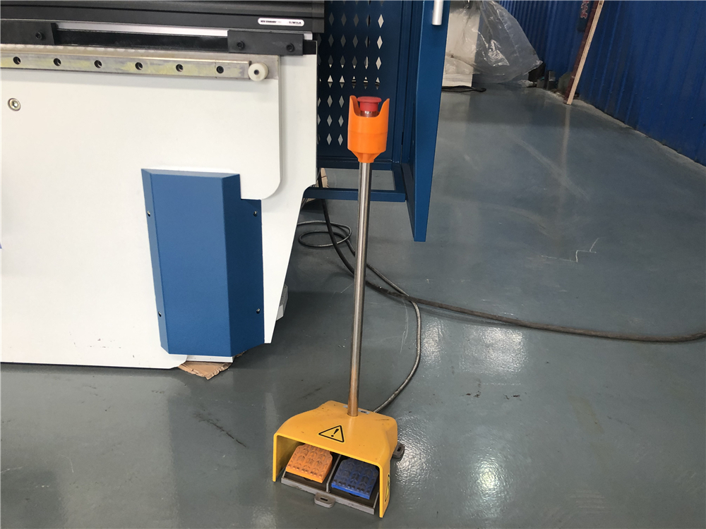 3+1 Axis Cnc Hydraulic Press Brake With Esa System Pressa Idraulica Cnc 3+1 Assi Con Sistema Esa