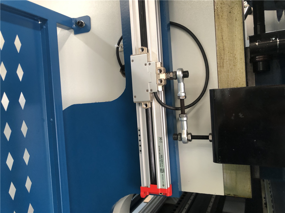 3+1 Axis Cnc Hydraulic Press Brake With Esa System Pressa Idraulica Cnc 3+1 Assi Con Sistema Esa