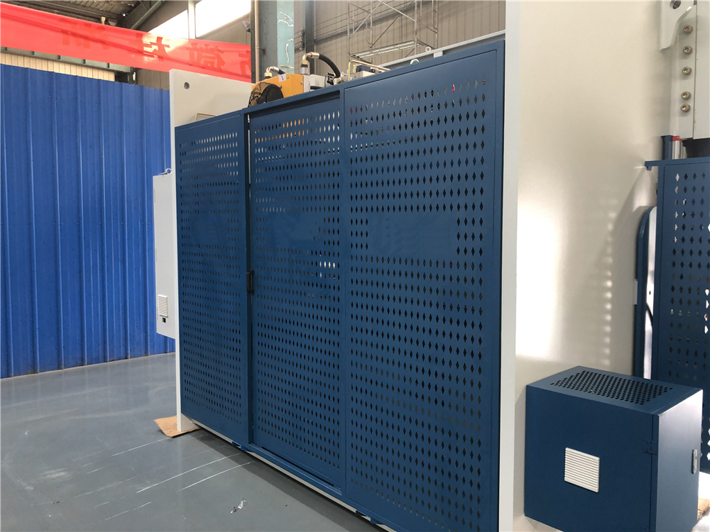 3+1 Axis Cnc Hydraulic Press Brake With Esa System Pressa Idraulica Cnc 3+1 Assi Con Sistema Esa