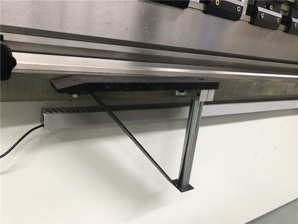 3+1 Axis Cnc Hydraulic Press Brake With Esa System Pressa Idraulica Cnc 3+1 Assi Con Sistema Esa