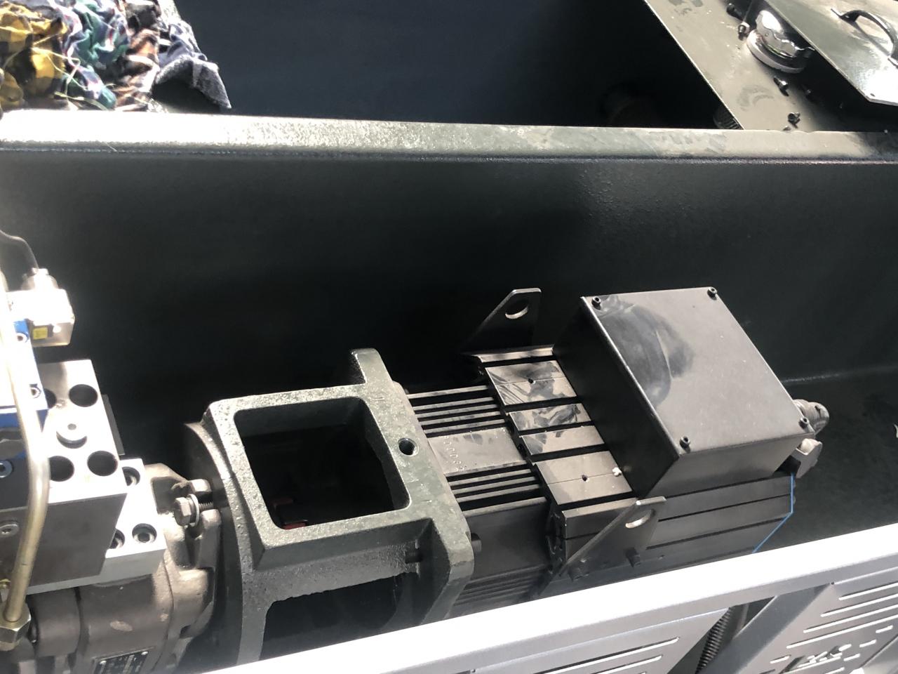 3+1 Axis Cnc Hydraulic Press Brake With Esa System Pressa Idraulica Cnc 3+1 Assi Con Sistema Esa