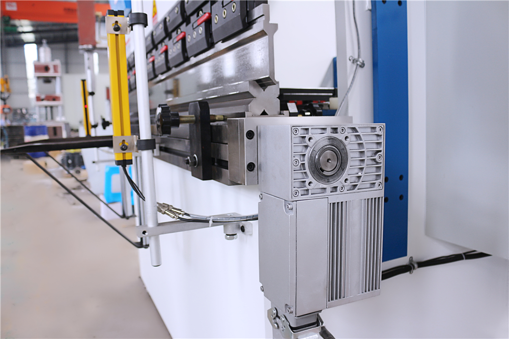 3+1 Axis Cnc Hydraulic Press Brake With Esa System Pressa Idraulica Cnc 3+1 Assi Con Sistema Esa