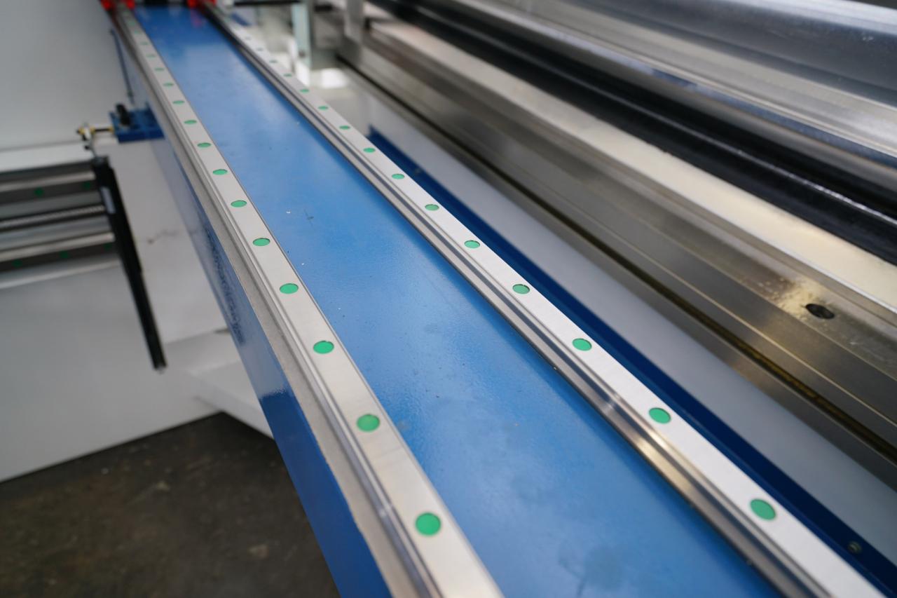 4 Axis Cnc Tandem Press Brake With Delem Da58t 2d Graphical Controller Pressa piegatrice tandem CNC a 4 assi con controller grafico 2D Delem Da58t