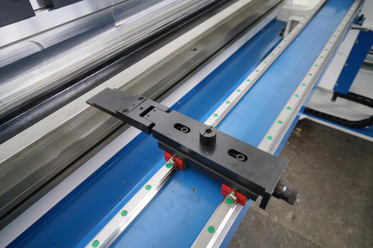 4 Axis Cnc Tandem Press Brake With Delem Da58t 2d Graphical Controller Pressa piegatrice tandem CNC a 4 assi con controller grafico 2D Delem Da58t