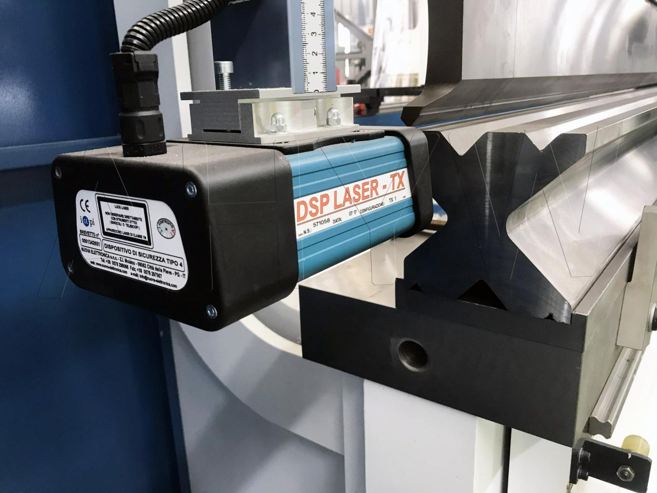 4 Axis Cnc Tandem Press Brake With Delem Da58t 2d Graphical Controller Pressa piegatrice tandem CNC a 4 assi con controller grafico 2D Delem Da58t