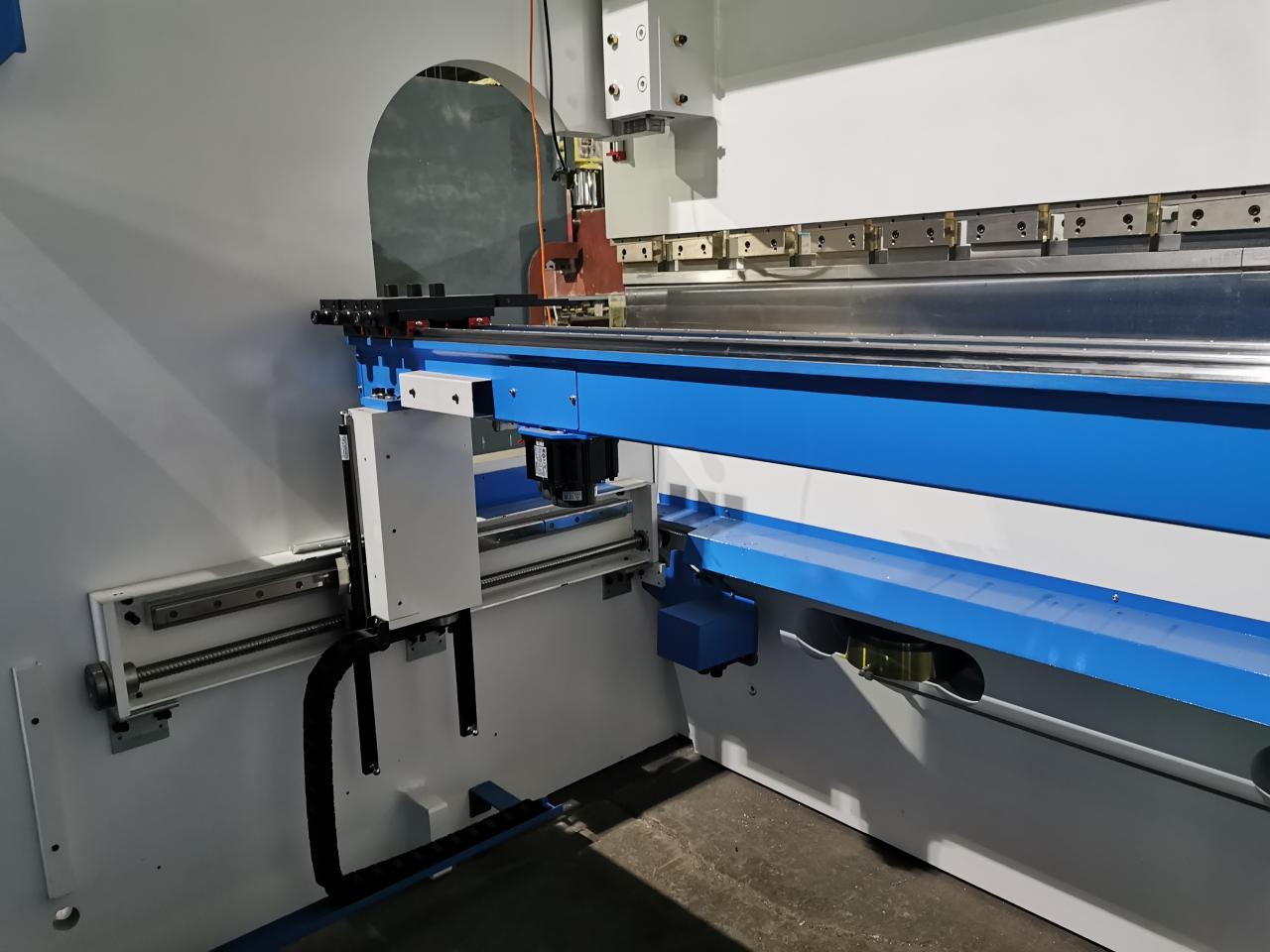 4 Axis Cnc Tandem Press Brake With Delem Da58t 2d Graphical Controller Pressa piegatrice tandem CNC a 4 assi con controller grafico 2D Delem Da58t