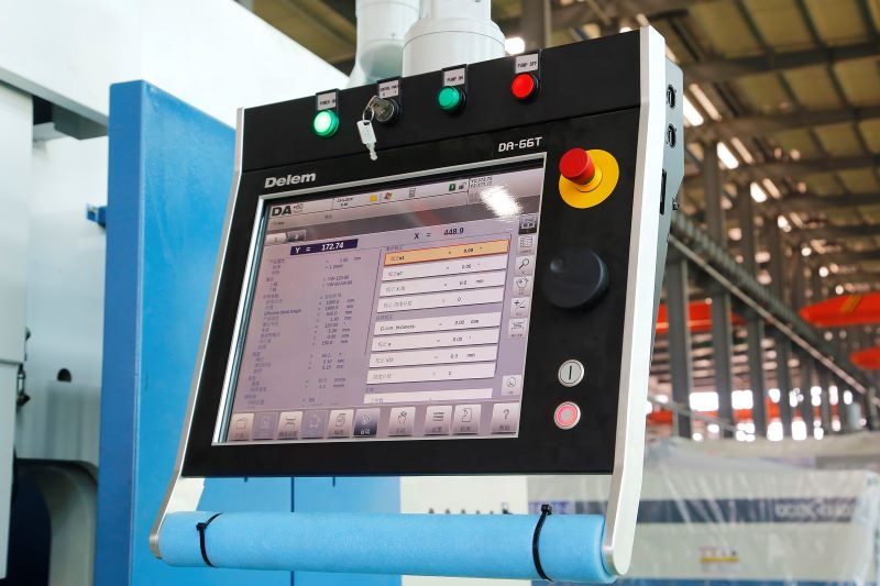 4 Axis Cnc Tandem Press Brake With Delem Da58t 2d Graphical Controller Pressa piegatrice tandem CNC a 4 assi con controller grafico 2D Delem Da58t