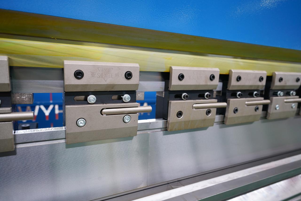 4 Axis Cnc Tandem Press Brake With Delem Da58t 2d Graphical Controller Pressa piegatrice tandem CNC a 4 assi con controller grafico 2D Delem Da58t