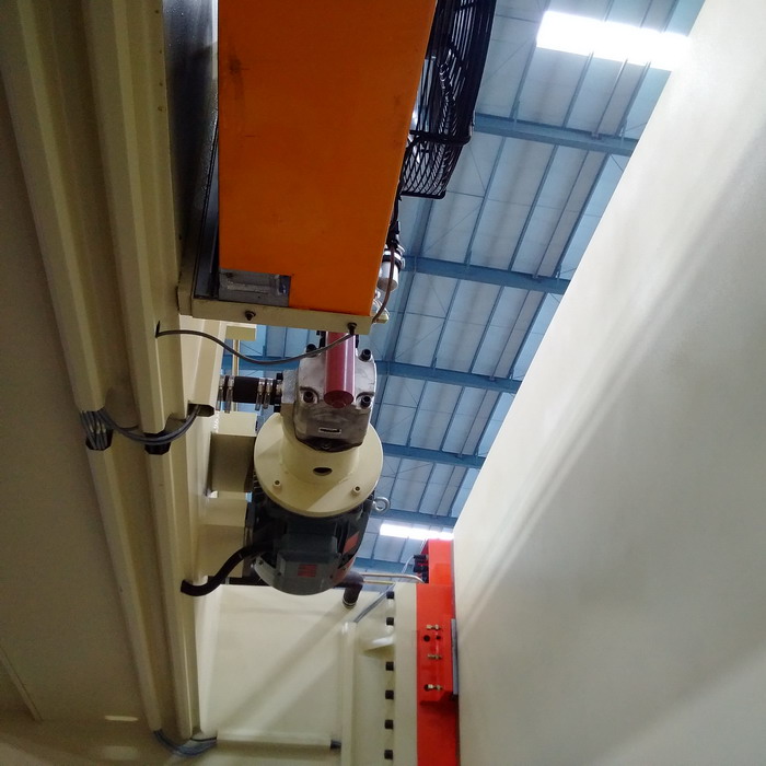 4 Axis Cnc Tandem Press Brake With Delem Da58t 2d Graphical Controller Pressa piegatrice tandem CNC a 4 assi con controller grafico 2D Delem Da58t