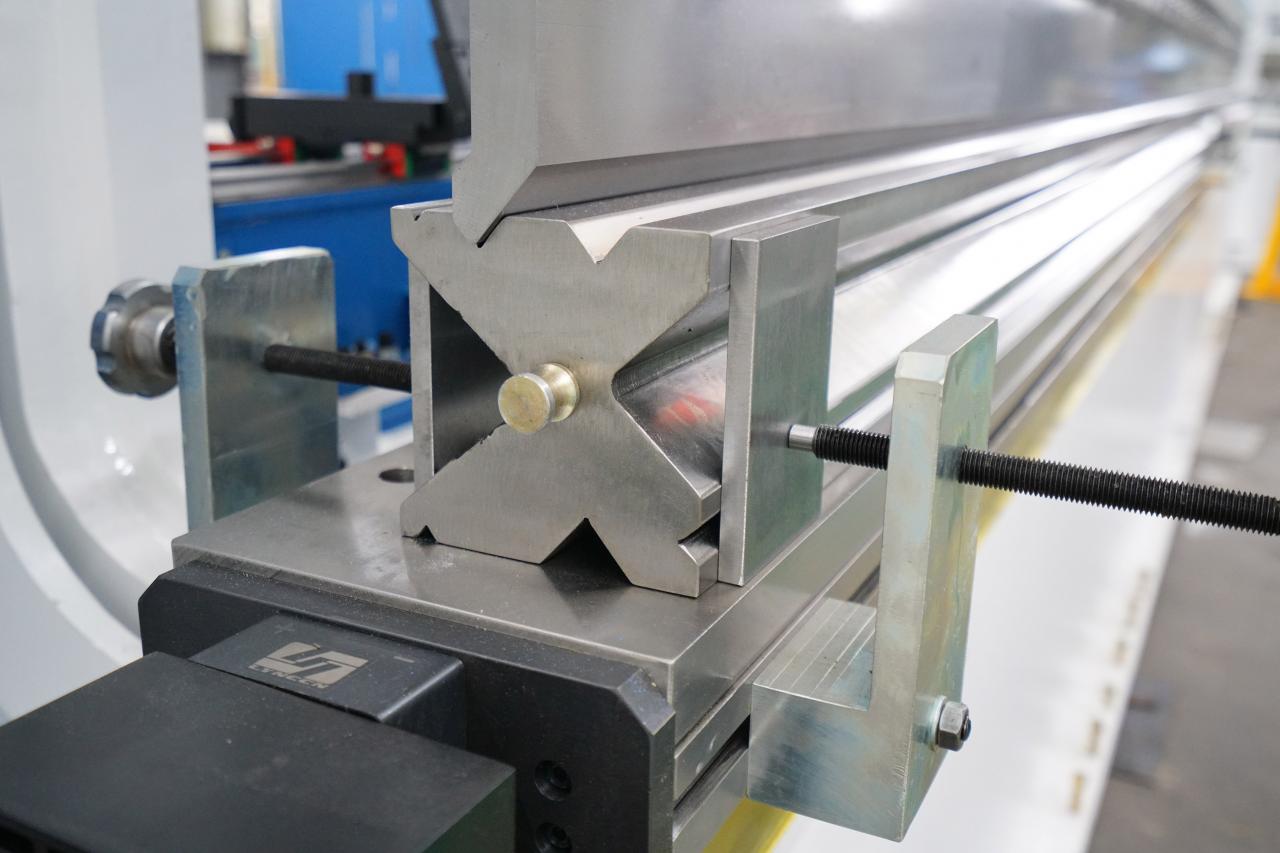 4 Axis Cnc Tandem Press Brake With Delem Da58t 2d Graphical Controller Pressa piegatrice tandem CNC a 4 assi con controller grafico 2D Delem Da58t