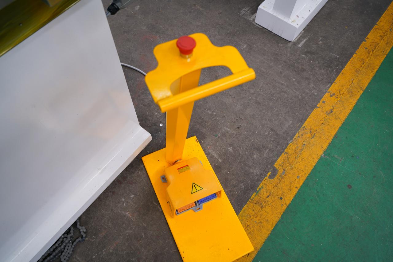 4 Axis Cnc Tandem Press Brake With Delem Da58t 2d Graphical Controller Pressa piegatrice tandem CNC a 4 assi con controller grafico 2D Delem Da58t