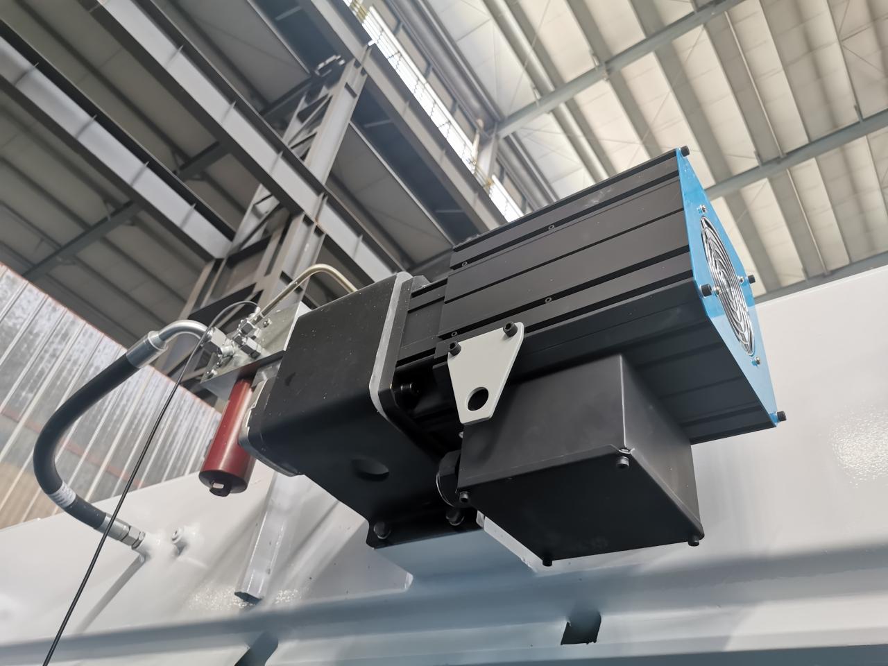 4 Axis Cnc Tandem Press Brake With Delem Da58t 2d Graphical Controller Pressa piegatrice tandem CNC a 4 assi con controller grafico 2D Delem Da58t