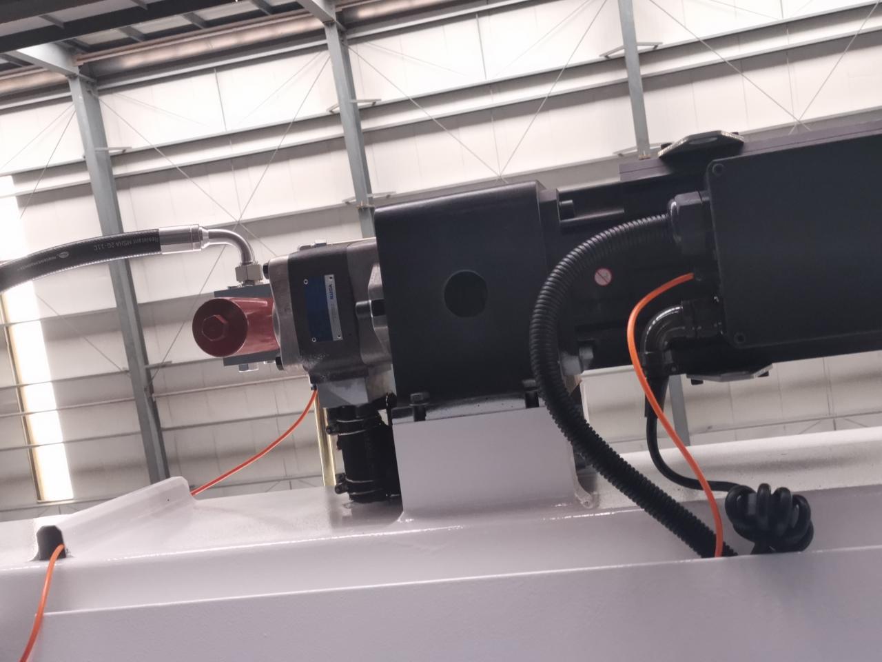 4 Axis Cnc Tandem Press Brake With Delem Da58t 2d Graphical Controller Pressa piegatrice tandem CNC a 4 assi con controller grafico 2D Delem Da58t