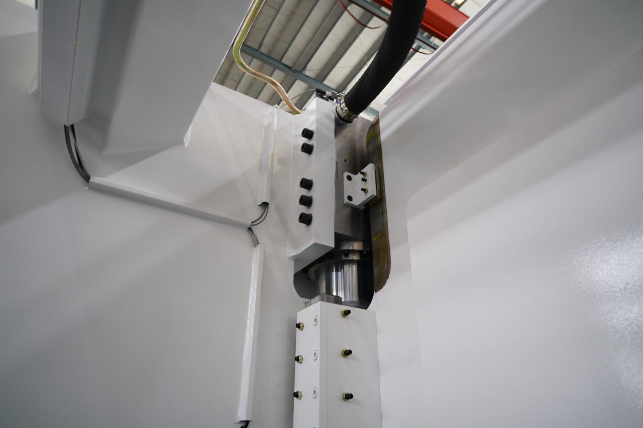 4 Axis Cnc Tandem Press Brake With Delem Da58t 2d Graphical Controller Pressa piegatrice tandem CNC a 4 assi con controller grafico 2D Delem Da58t