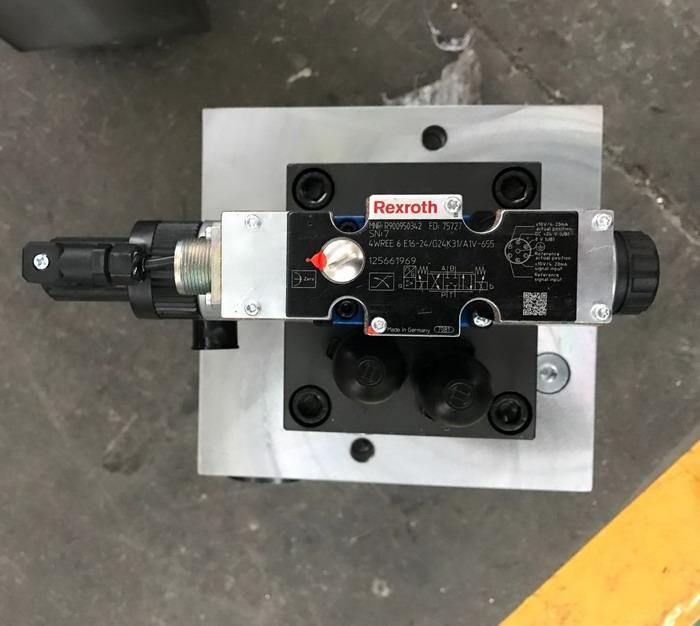 4 Axis Cnc Tandem Press Brake With Delem Da58t 2d Graphical Controller Pressa piegatrice tandem CNC a 4 assi con controller grafico 2D Delem Da58t