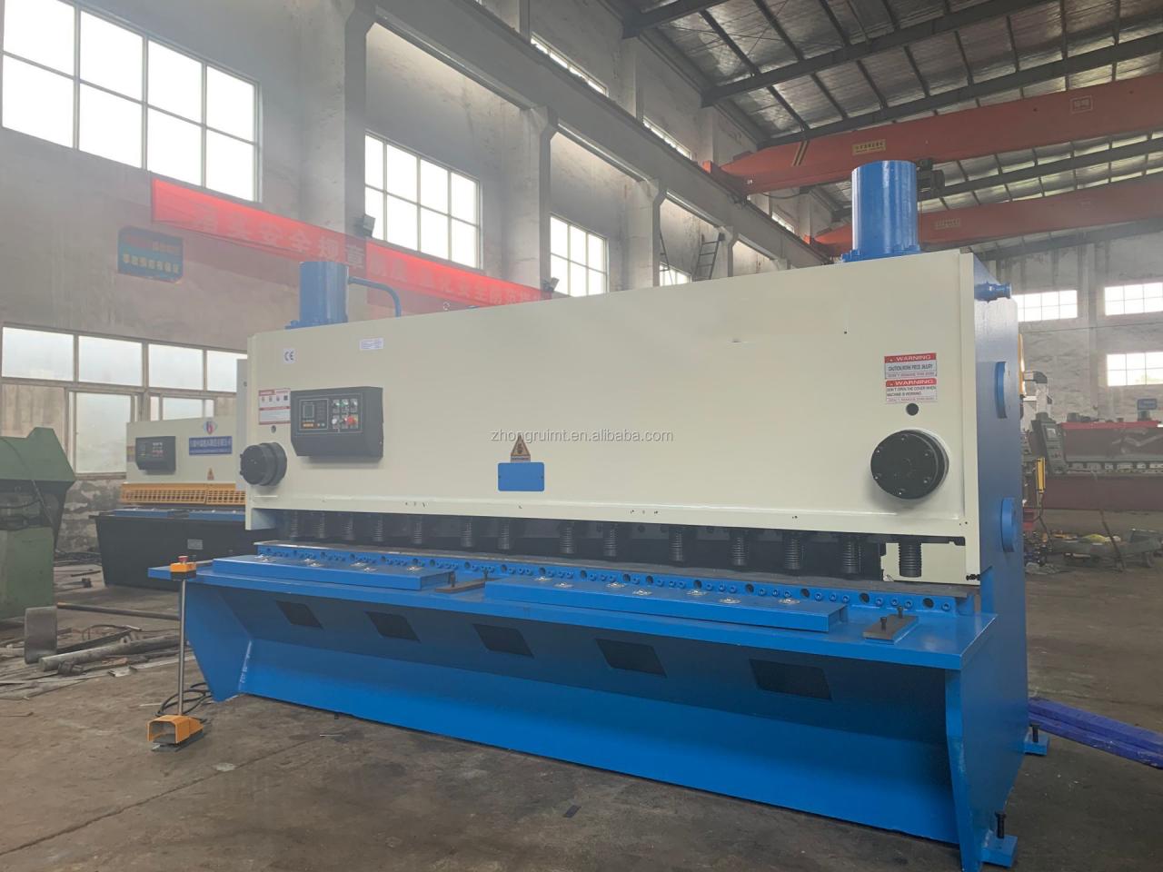4mmx2500 Hydraulic Shearing Steel Plate Cutting Machinery Steel Plate Shear 4mmx2500 Cesoia idraulica per macchine da taglio per lamiere d'acciaio Cesoia per lastre d'acciaio