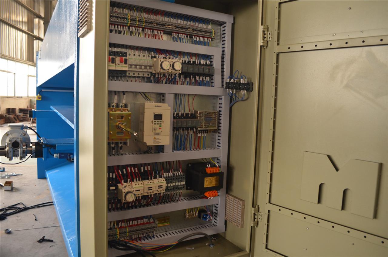 6*3200mm Guillotine Shears Metal Shear Hydraulic Iron Sheet Cutting Shearing Machine Cesoia a ghigliottina da 6 * 3200 mm Cesoia idraulica per taglio lamiera di ferro