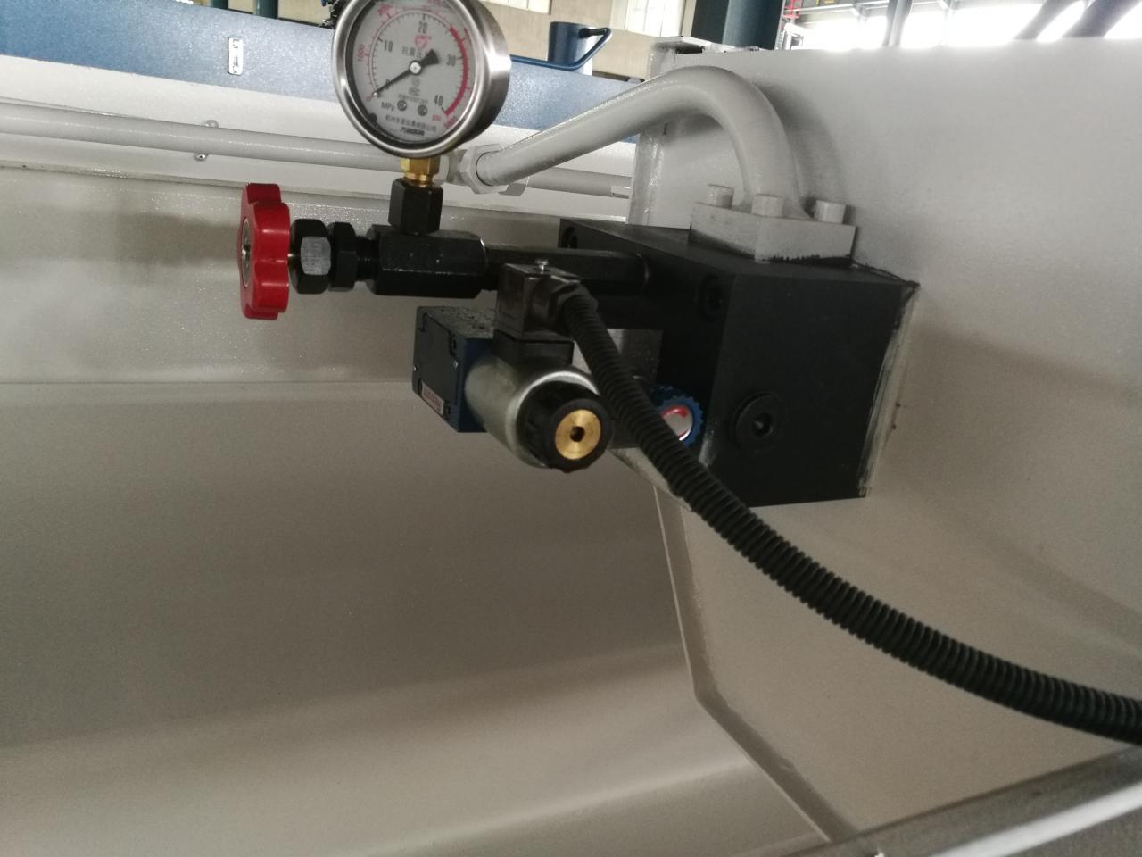 6mm Q11 Electric Sheet Plate Shearing Machine 8 Feet Sheet Metal Shearing Machine Cesoia per lamiera elettrica Q11 da 6 mm Cesoia per lamiera da 8 piedi