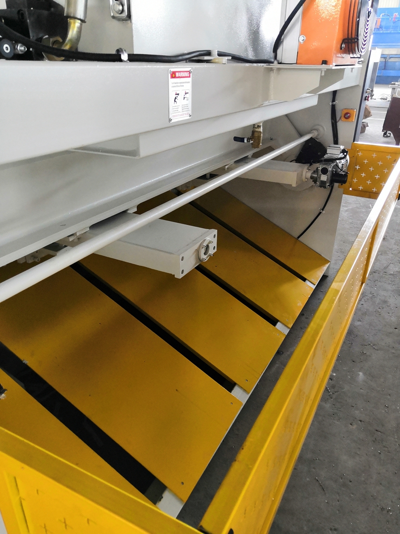 6mm Q11 Electric Sheet Plate Shearing Machine 8 Feet Sheet Metal Shearing Machine Cesoia per lamiera elettrica Q11 da 6 mm Cesoia per lamiera da 8 piedi