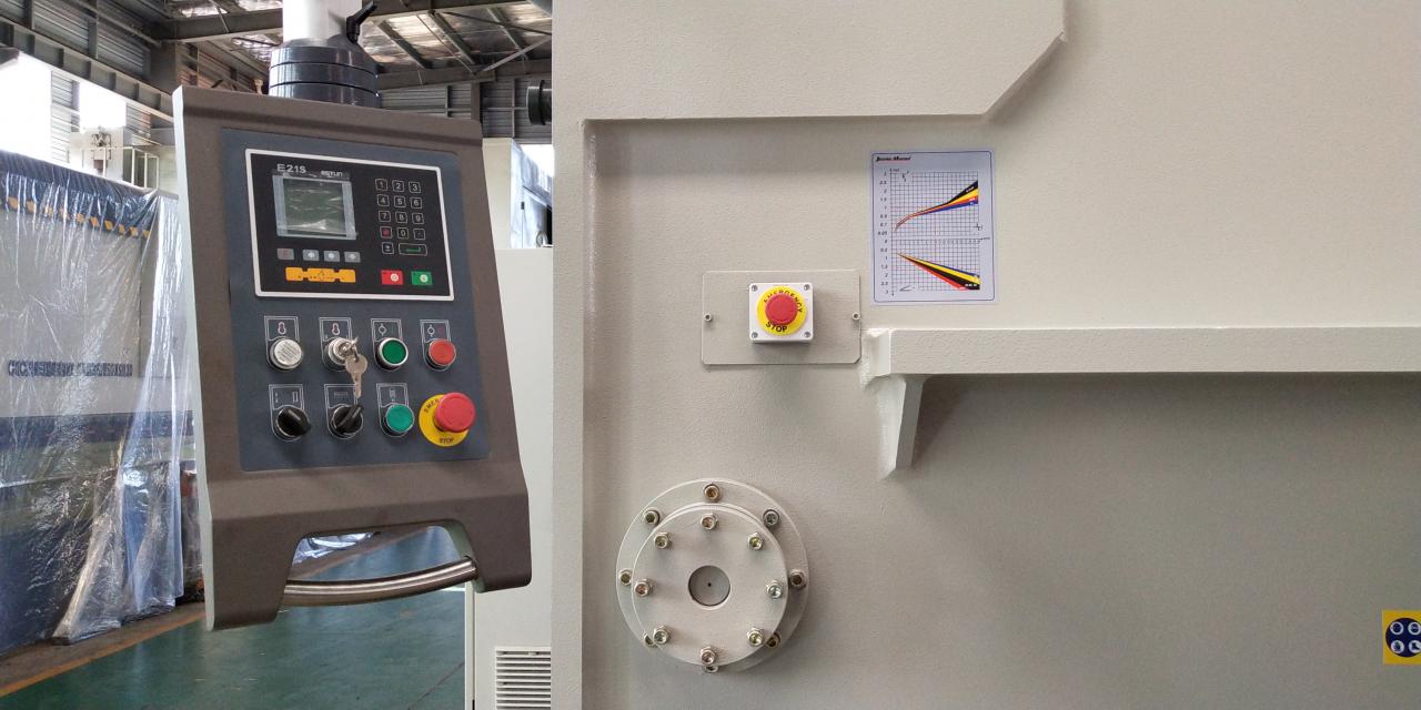 6mm*3200 Hydraulic Steel Plate Cutting Machinery Steel Plate Shearing Machine 6 mm * 3200 macchine per il taglio di lastre d'acciaio idrauliche cesoia per lastre d'acciaio