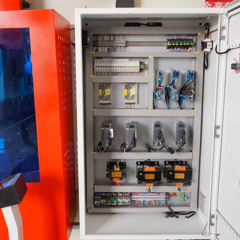 Pressa idraulica CNC modello Wc67k-80tx3200