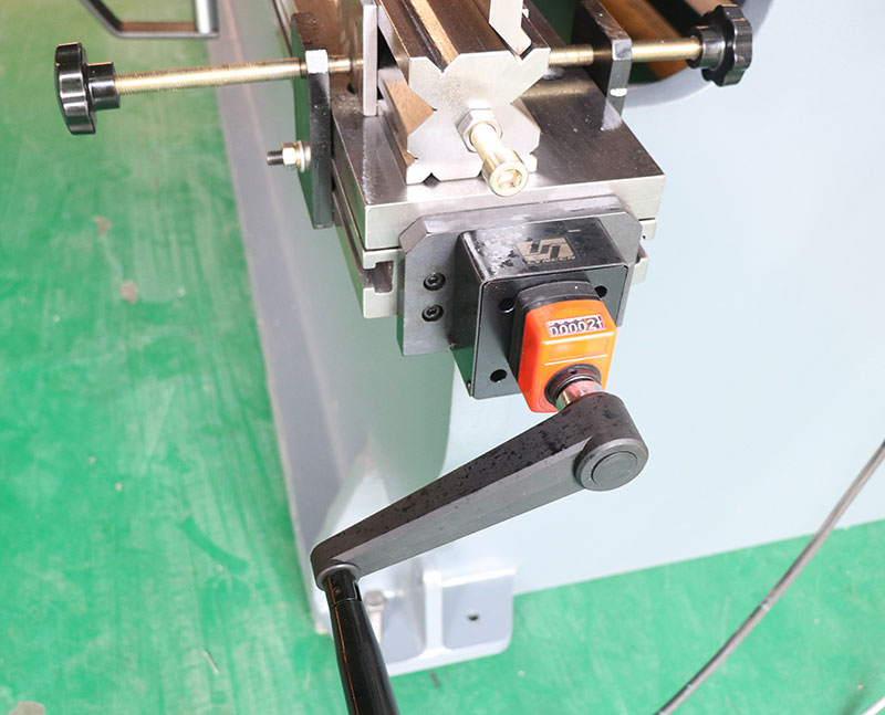 Pressa piegatrice per metalli Wc-63t3200 Pressa piegatrice idraulica CNC per lamiera