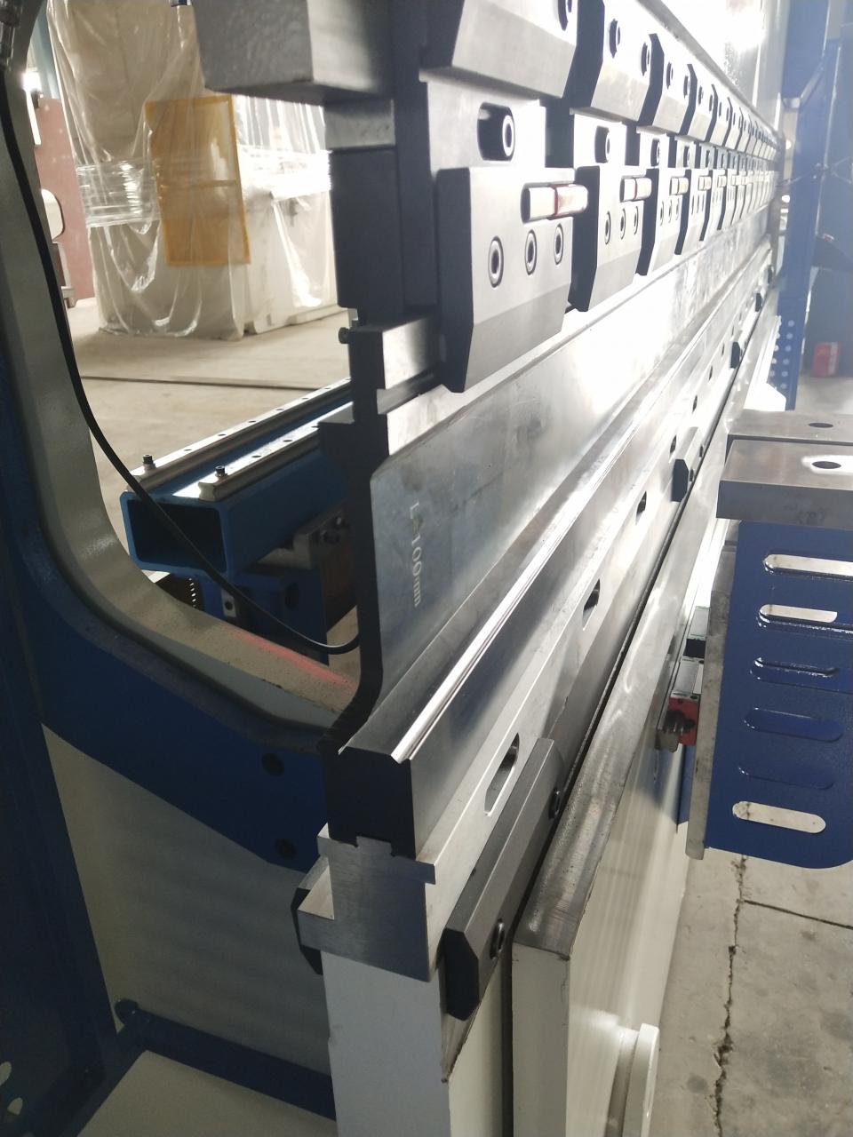 China Metal Hydraulic Press Brake Machine With Reasonable Price Macchina del freno della pressa idraulica del metallo della Cina con il prezzo ragionevole
