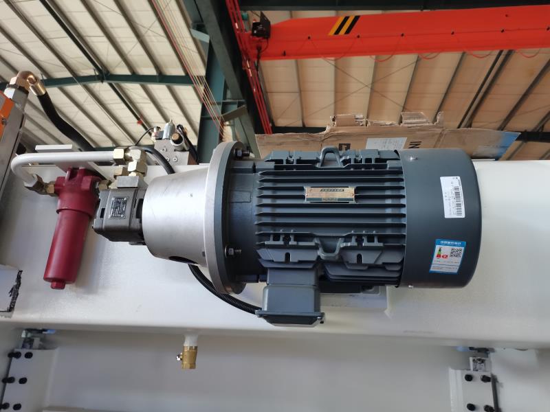 China Metal Hydraulic Press Brake Machine With Reasonable Price Macchina del freno della pressa idraulica del metallo della Cina con il prezzo ragionevole