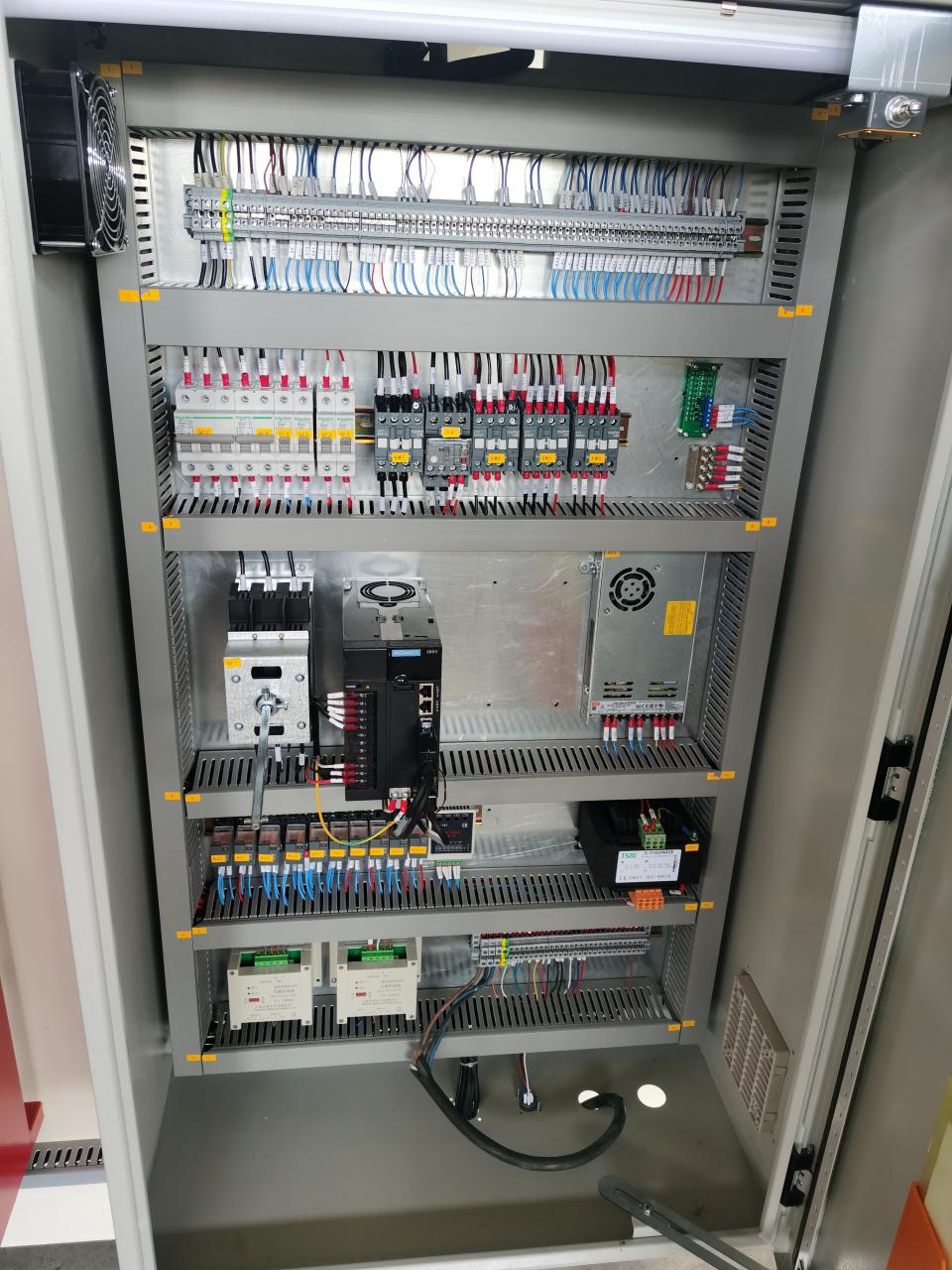 China Metal Hydraulic Press Brake Machine With Reasonable Price Macchina del freno della pressa idraulica del metallo della Cina con il prezzo ragionevole