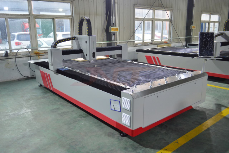 Cnc 2000w Fiber Laser Cutting Machine For Industrial Metal Sheet Cutting Macchina da taglio laser a fibra CNC 2000w per il taglio industriale della lamiera