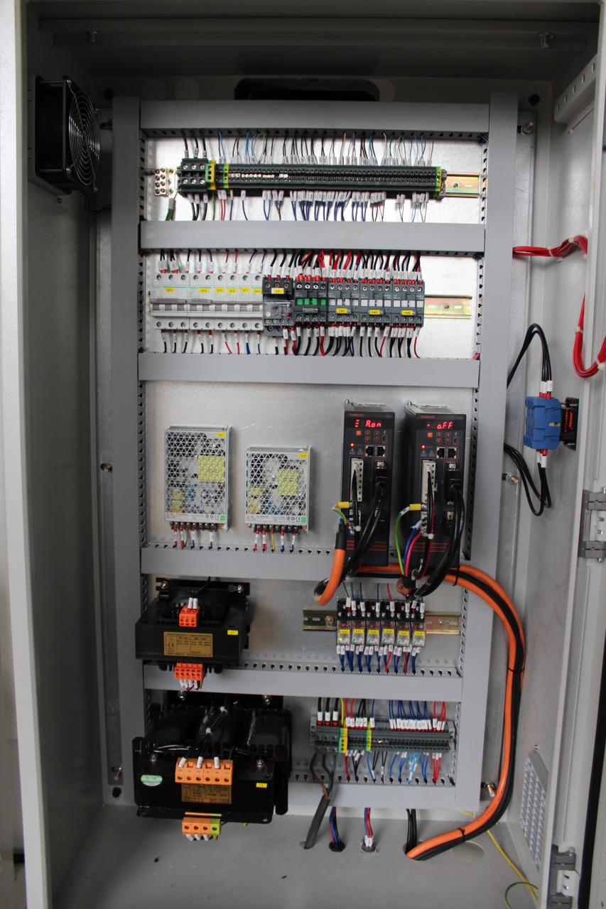 Pressa piegatrice in metallo cnc