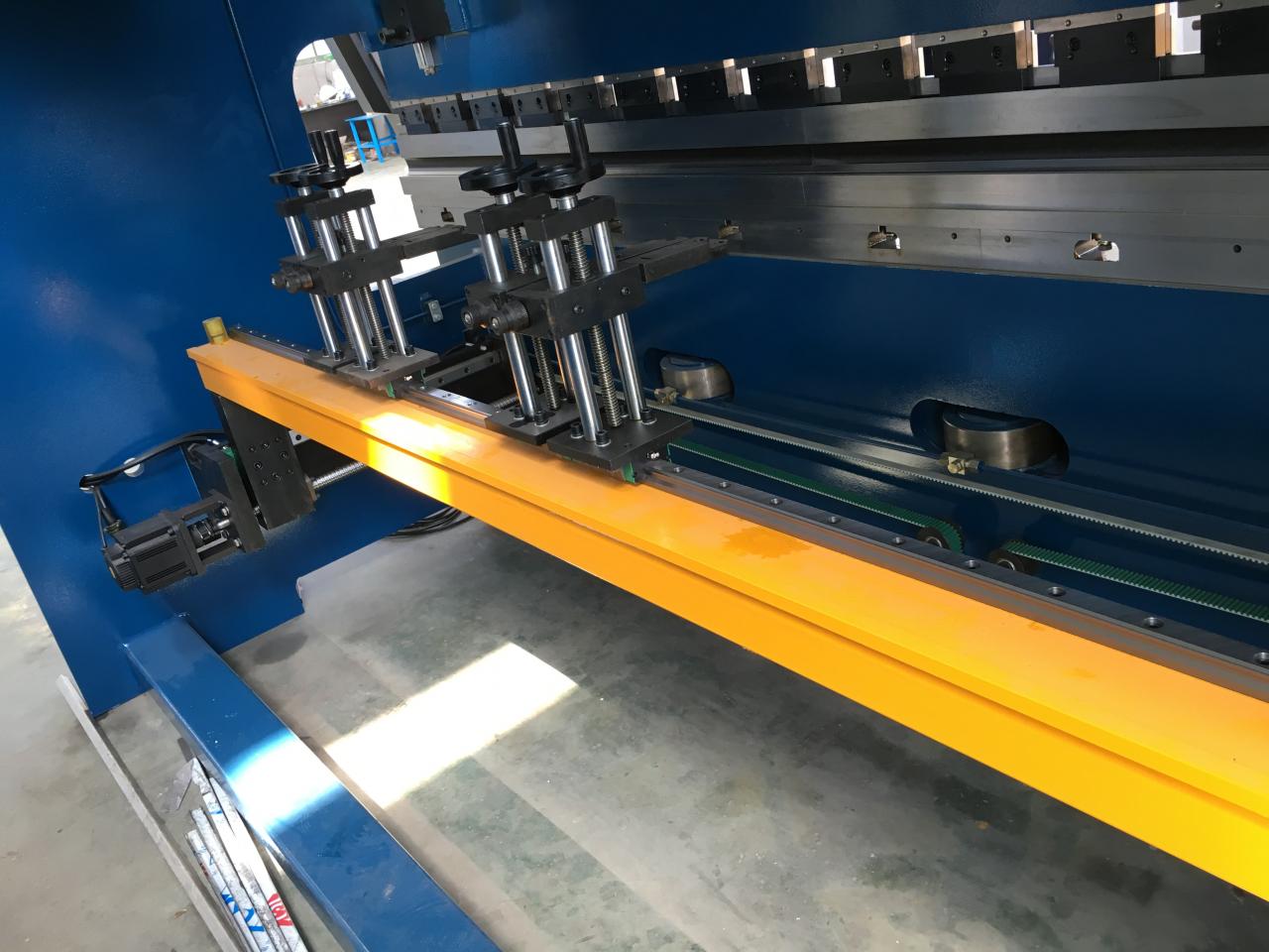 Cnc Servo Press Brake 250t/3.2m 3+1 Axis 3 Meter Sheet Metal Press Brake Pressa piegatrice servo cnc 250t/3.2m 3+1 asse 3 metri pressa piegatrice per lamiera