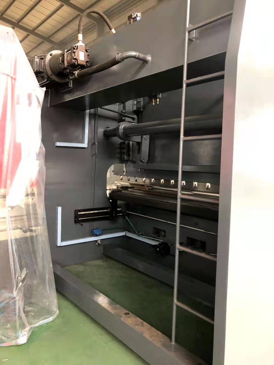 Da53t Cnc System Controller 125t4000 3+1 Axis Cnc Hydraulic Press Brake With Good Quality Da53t Cnc System Controller 125t4000 3 + 1 assi Cnc pressa piegatrice idraulica con buona qualità