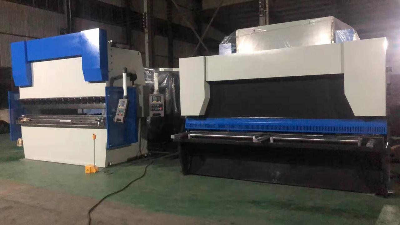Da53t Cnc System Controller 125t4000 3+1 Axis Cnc Hydraulic Press Brake With Good Quality Da53t Cnc System Controller 125t4000 3 + 1 assi Cnc pressa piegatrice idraulica con buona qualità