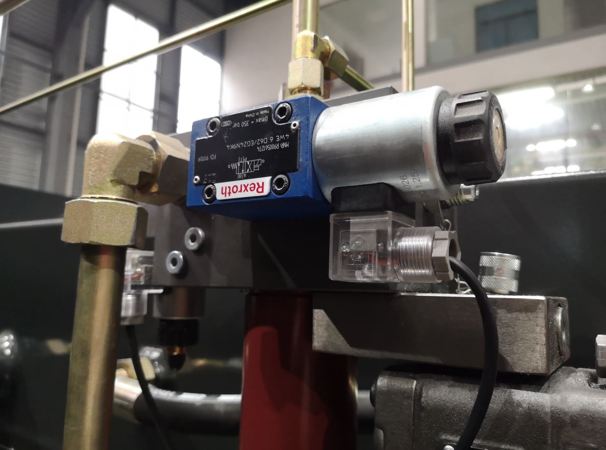 Delem Da66t 125 3+1 4+1 6+1 8+1 Cnc Hydraulic Press Brake For Metal Plate Bending Delem Da66t 125 3+1 4+1 6+1 8+1 Cnc pressa piegatrice idraulica per piegatura lamiera