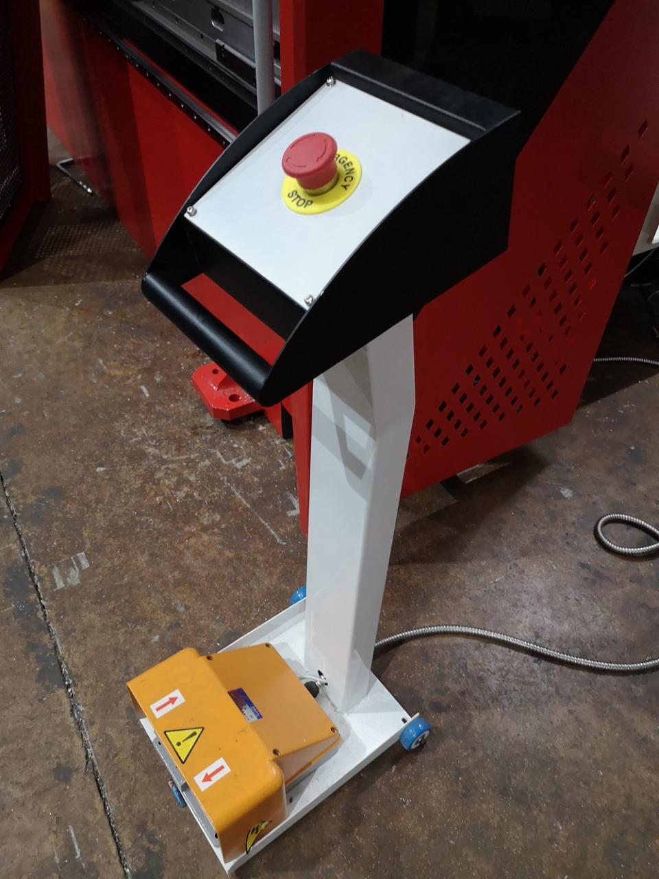 Delem Da66t 125 3+1 4+1 6+1 8+1 Cnc Hydraulic Press Brake For Metal Plate Bending Delem Da66t 125 3+1 4+1 6+1 8+1 Cnc pressa piegatrice idraulica per piegatura lamiera