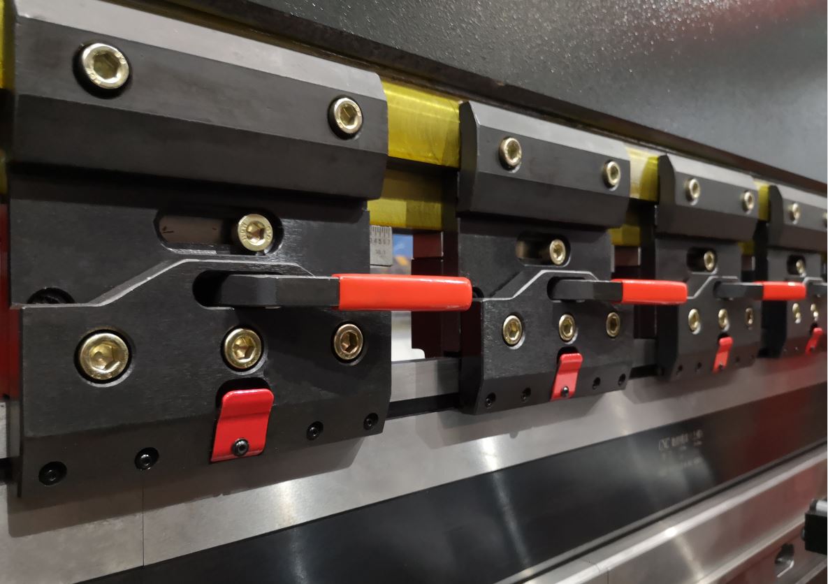 Delem Da66t 125 3+1 4+1 6+1 8+1 Cnc Hydraulic Press Brake For Metal Plate Bending Delem Da66t 125 3+1 4+1 6+1 8+1 Cnc pressa piegatrice idraulica per piegatura lamiera